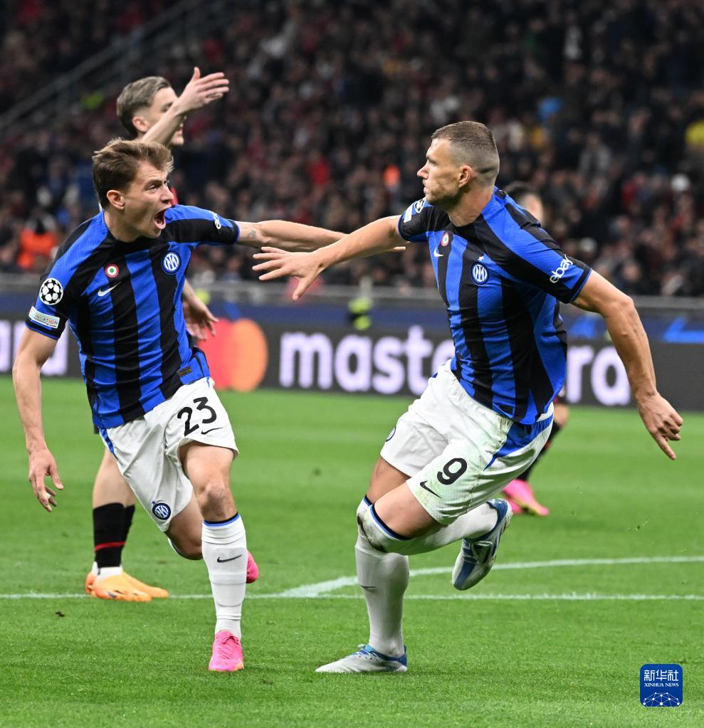 世界杯预热海报里没有C罗遭质疑，FIFA删除原海报改“怀旧”