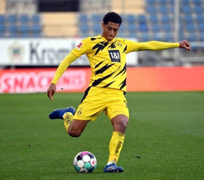 西甲榜首之争再次白热化（西甲榜首争夺再度升温）