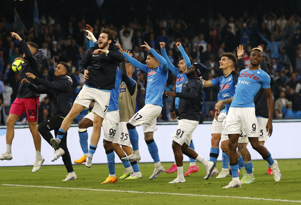 青岛西海岸与国瑞体育赞助签约，国瑞体育赞助80万元理疗产品