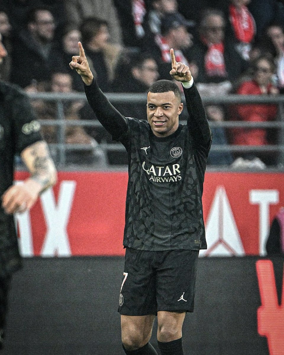 比赛中阿尔特塔挡在了波罗发界外球的路线上，双方爆发冲突