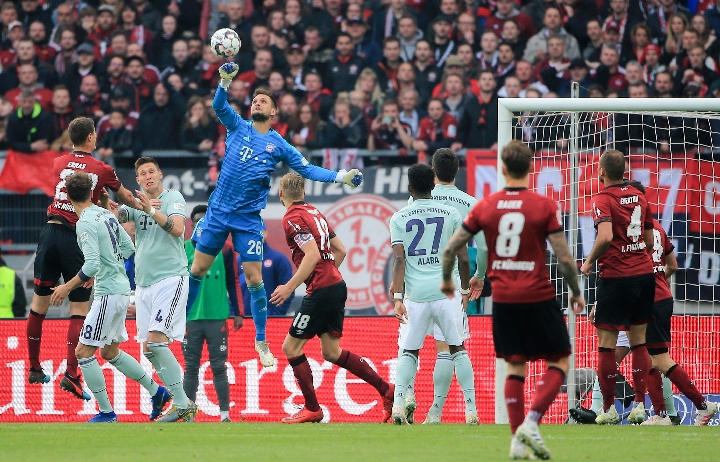 博洛尼亚主帅：球队没有感到焦虑，孔蒂的执教生涯一直很成功（博洛尼亚主帅：球队心态稳定，孔蒂的执教生涯堪称成功）