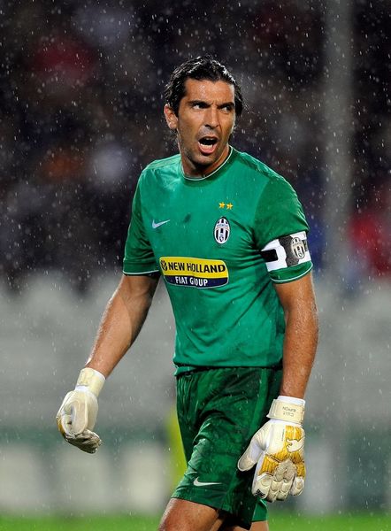 谁首发，谁落选？罗杰斯搅局，三狮世界杯十号位5人竞争上岗（首发归属与落选悬念并存：罗杰斯搅动格局，三狮世界杯10号位五人混战）