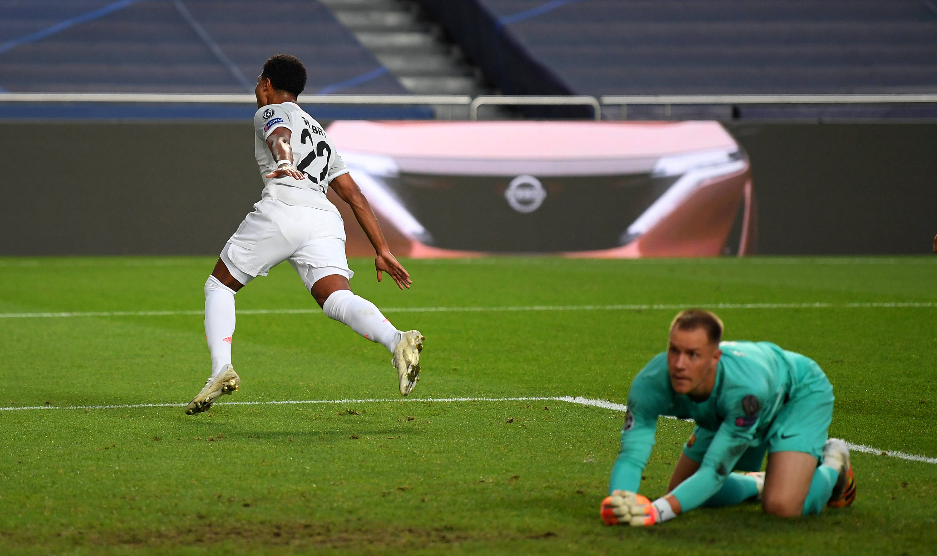 意天空列合同年最佳11人：迈尼昂、科纳特、DV9、莱万在列（意大利天空体育评选年度最佳11人：迈尼昂、科纳特、DV9、莱万入选）