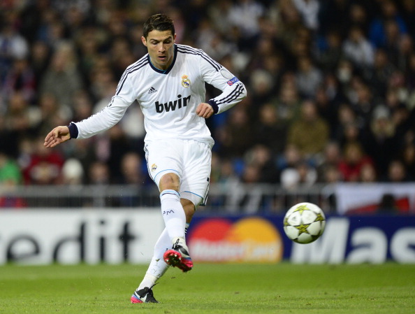 西甲榜首之争再次白热化（西甲榜首争夺再度升温）